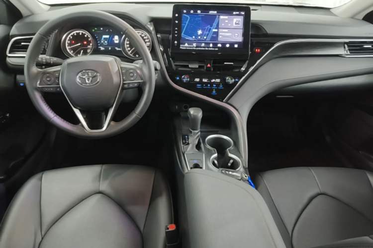 Used Toyota Camry 2023 2.0G Luxury Edition Center Console