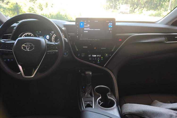 Used Toyota Camry 2023 2.0G Luxury Edition Center Console