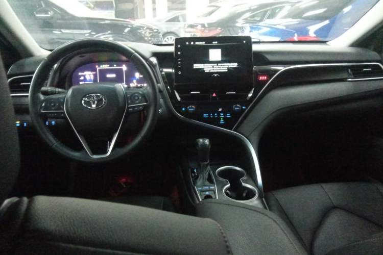 Used Toyota Camry 2023 2.5G Luxury Edition Center Console