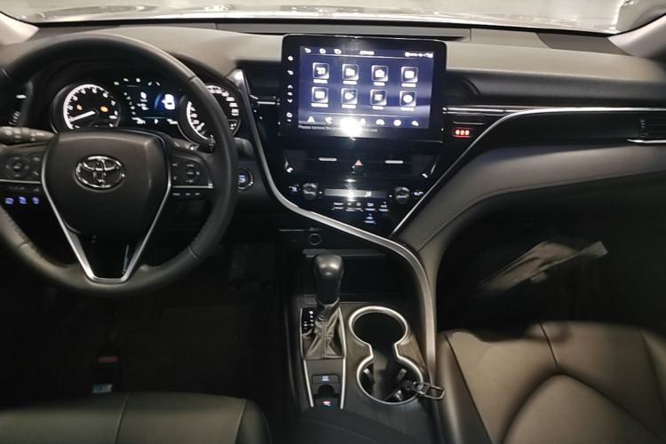 Used Toyota Camry 2023 2.0G Luxury Edition Center Console