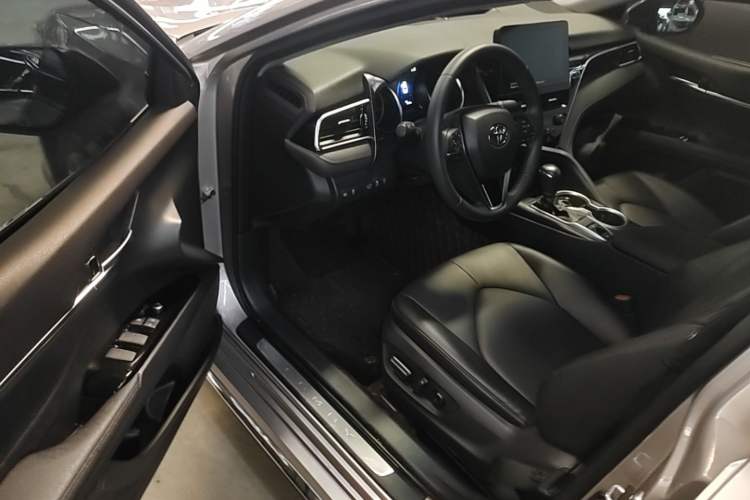 Used Toyota Camry 2023 2.0G Luxury Edition Driver Seat
