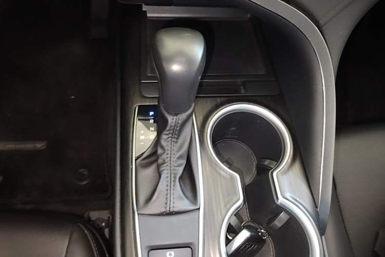 Used Toyota Camry 2023 2.0G Luxury Edition Gear Lever