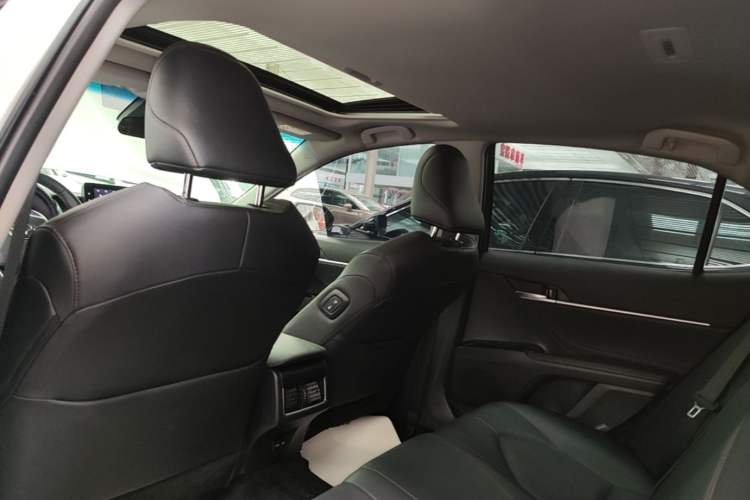 Used Toyota Camry 2023 2.0G Luxury Edition Headliner