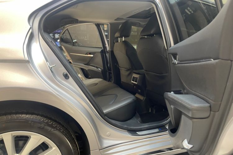 Used Toyota Camry 2023 2.0G Luxury Edition Interior 12