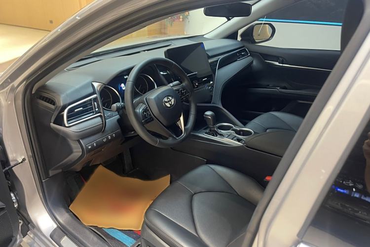 Used Toyota Camry 2023 2.0G Luxury Edition Interior 4