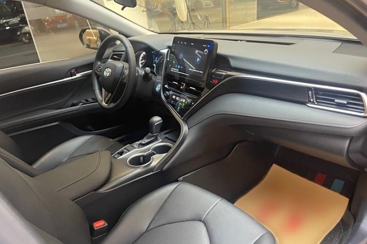 Used Toyota Camry 2023 2.0G Luxury Edition Interior 6