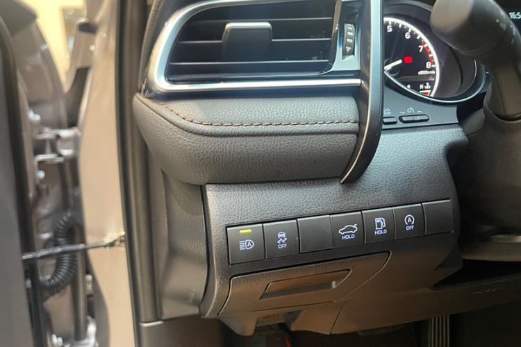 Used Toyota Camry 2023 2.0G Luxury Edition Interior 8