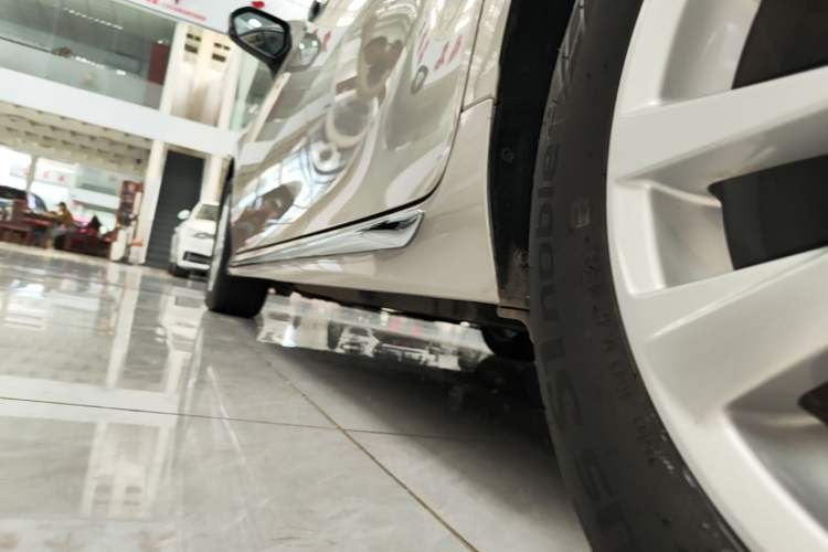Used Toyota Camry 2023 2.0G Luxury Edition Left Side Sill