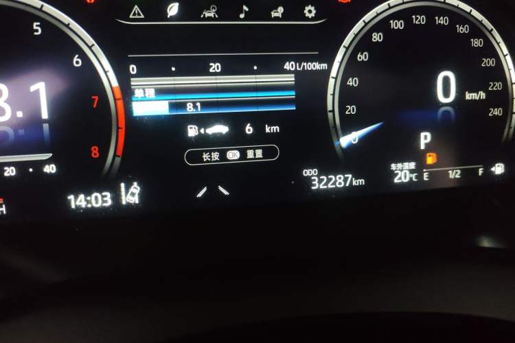Used Toyota Camry 2023 2.5G Luxury Edition Odometer Close Up