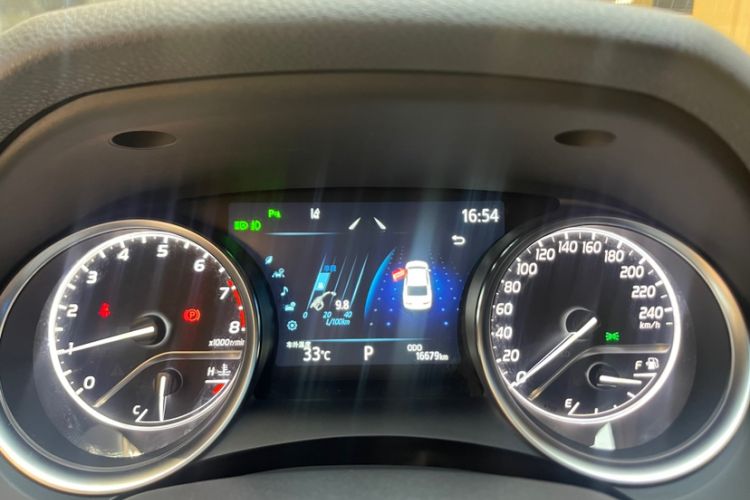 Used Toyota Camry 2023 2.0G Luxury Edition Odometer Close Up
