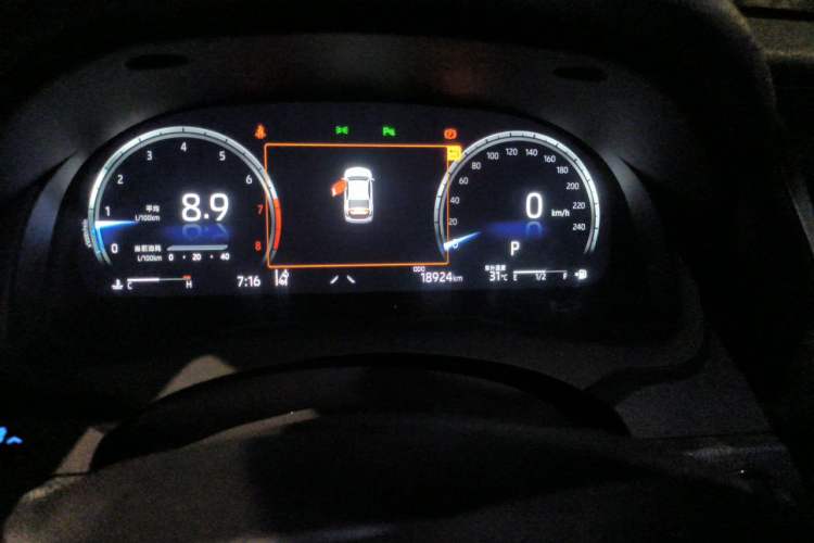 Used Toyota Camry 2023 2.5G Luxury Edition Odometer Close Up