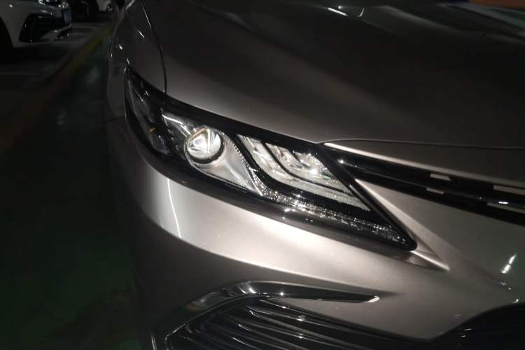 Used Toyota Camry 2023 2.0G Luxury Edition Right Front Headlight