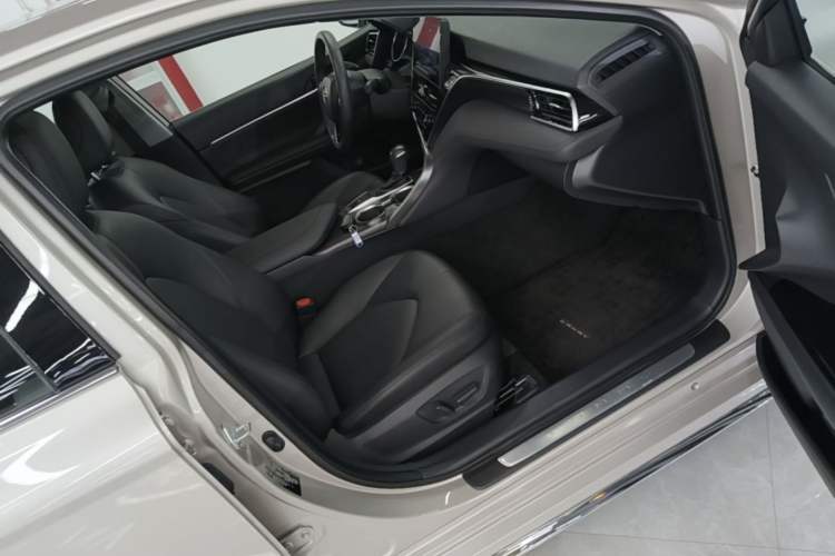 Used Toyota Camry 2023 2.0G Luxury Edition Right Front Seat