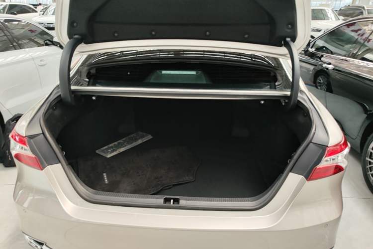 Used Toyota Camry 2023 2.0G Luxury Edition Trunk