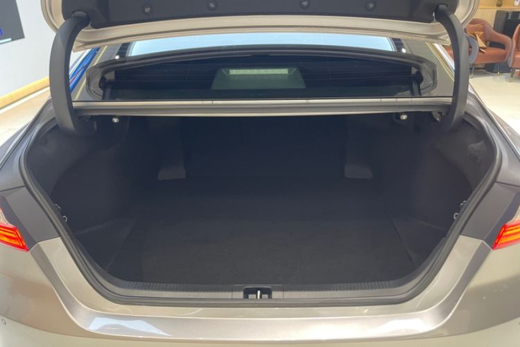 Used Toyota Camry 2023 2.0G Luxury Edition Trunk