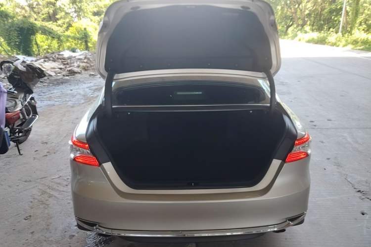 Used Toyota Camry 2023 2.0G Luxury Edition Trunk