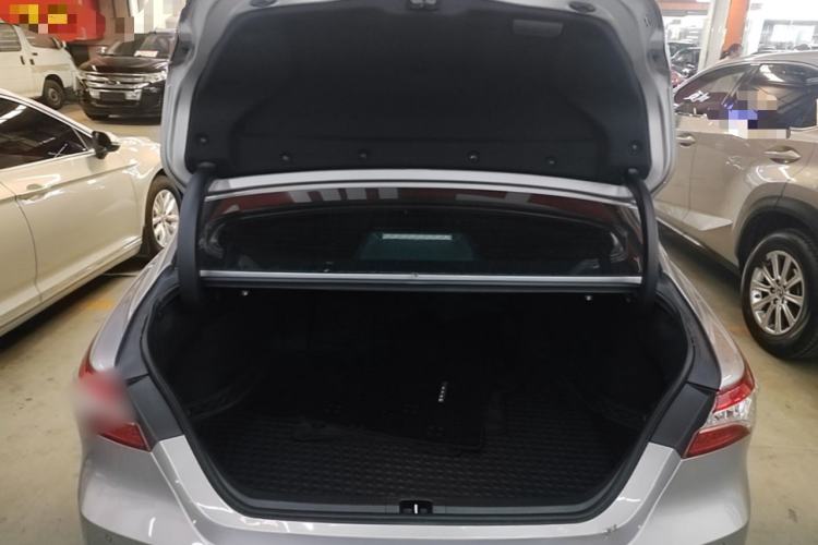 Used Toyota Camry 2023 2.0G Luxury Edition Trunk
