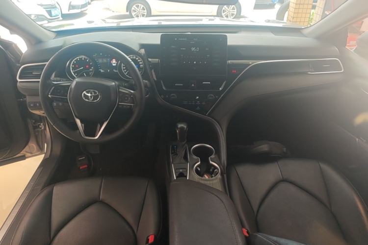 Used Toyota Camry 2023 2.0G Luxury Edition Center Console