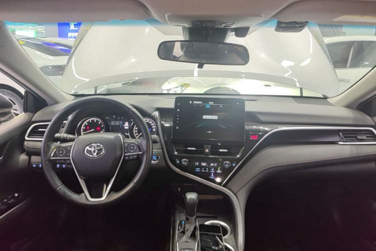 Used Toyota Camry 2023 2.0G Luxury Edition Center Console