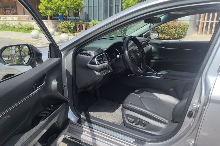 Used Toyota Camry 2023 2.0G Luxury Edition Driver Seat