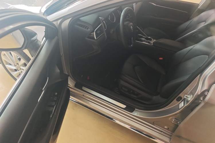 Used Toyota Camry 2023 2.0G Luxury Edition Driver Seat