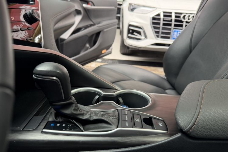 Used Toyota Camry 2023 2.5G Luxury Edition Gear Lever