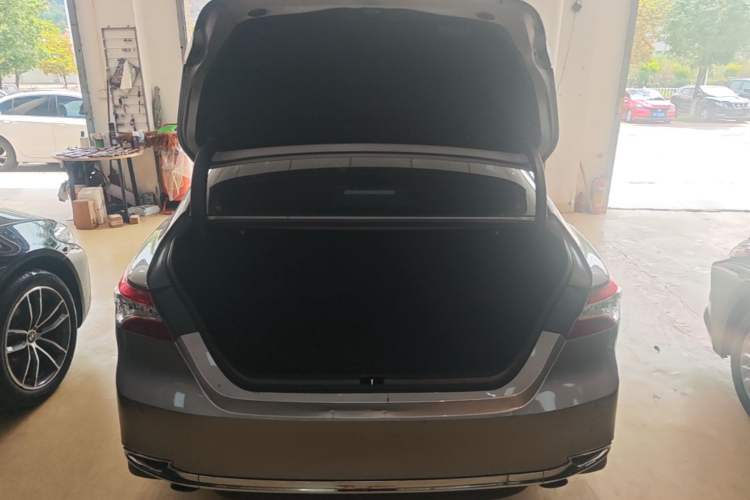 Used Toyota Camry 2023 2.0G Luxury Edition Trunk