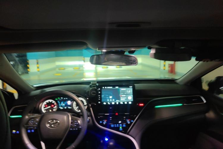 Used Toyota Camry 2023 2.0G Luxury Edition Center Console