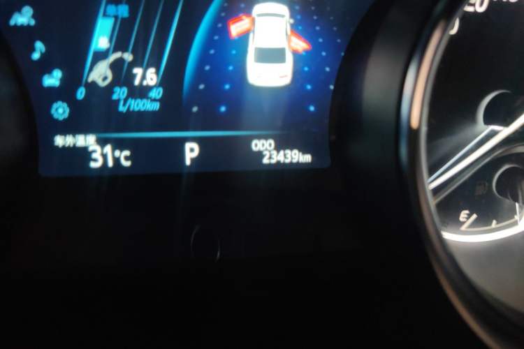 Used Toyota Camry 2023 2.0G Luxury Edition Odometer Close Up