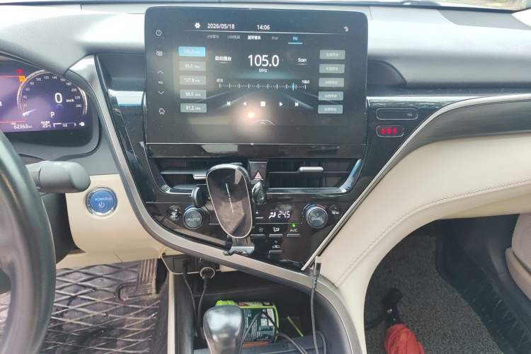 Used Toyota Camry 2023 Dual-Motor 2.5HG Luxury Edition Audio And AC Panel