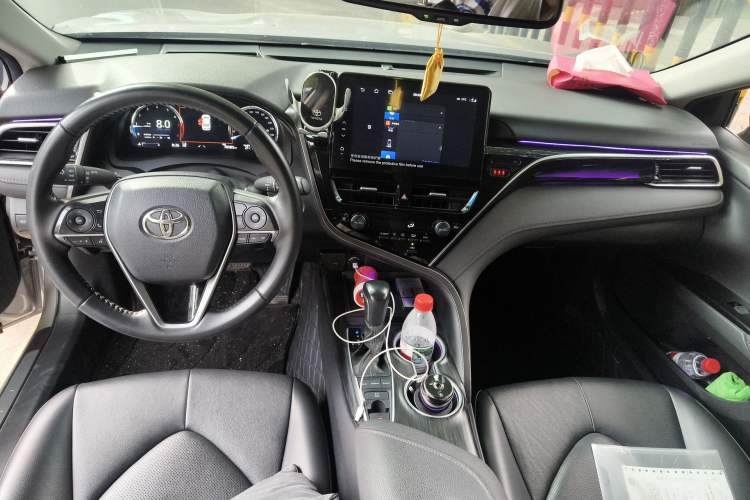 Used Toyota Camry 2023 2.5G Luxury Edition Center Console
