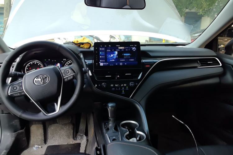 Used Toyota Camry 2023 2.0G Luxury Edition Center Console