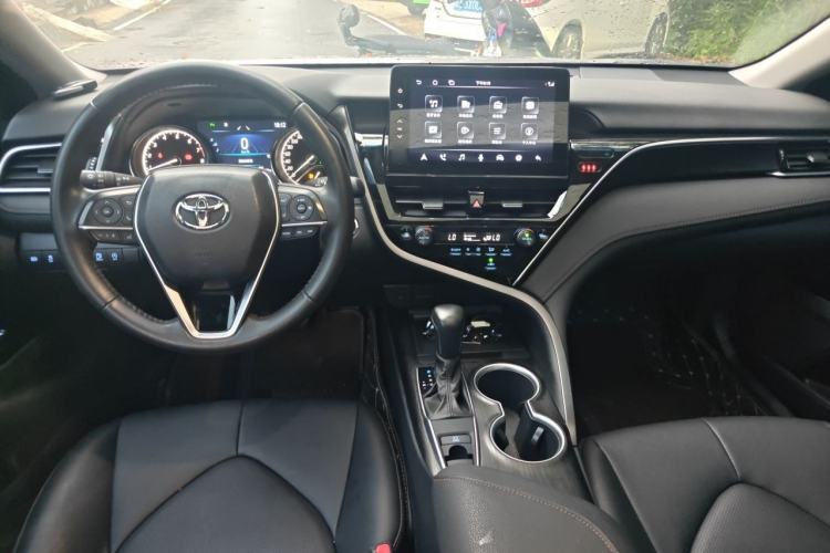 Used Toyota Camry 2023 2.0G Luxury Edition Center Console
