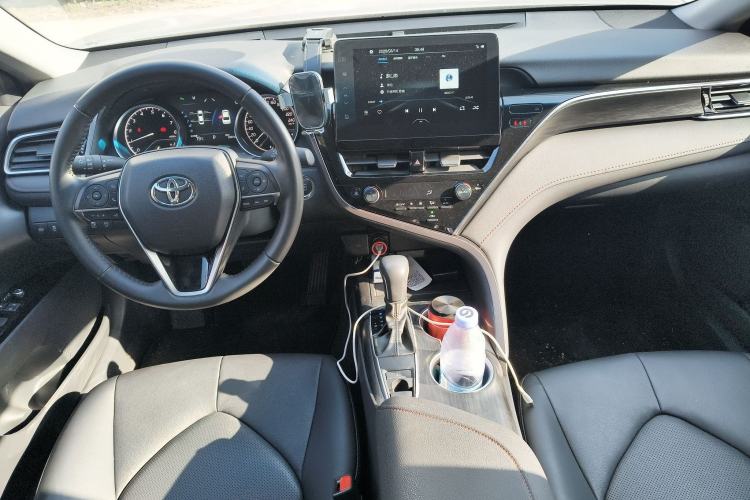 Used Toyota Camry 2023 2.0G Luxury Edition Center Console