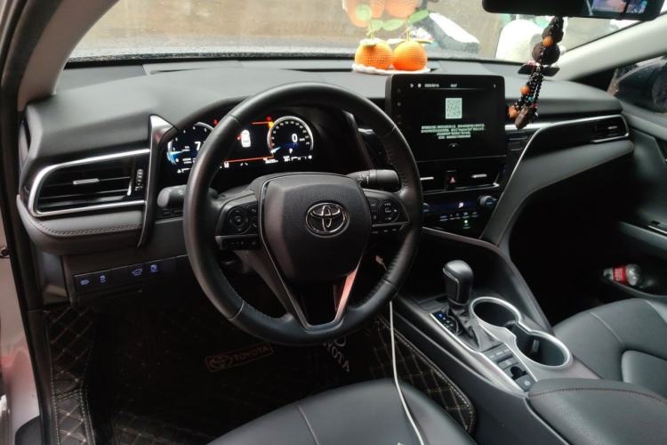 Used Toyota Camry 2023 2.5G Luxury Edition Center Console