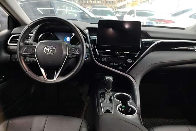 Used Toyota Camry 2023 2.0G Luxury Edition Center Console
