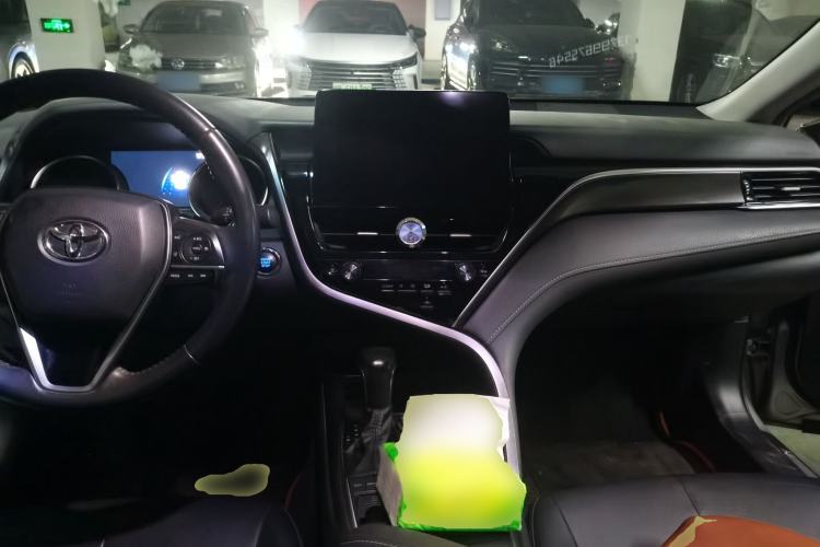 Used Toyota Camry 2023 2.0S Knight Edition Center Console