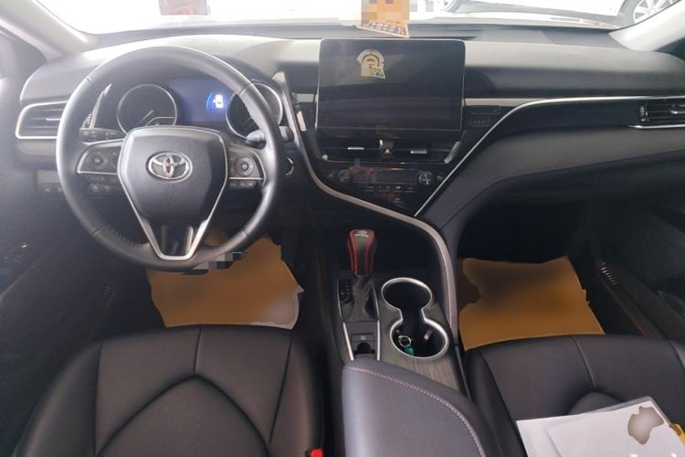 Used Toyota Camry 2023 2.0G Luxury Edition Center Console