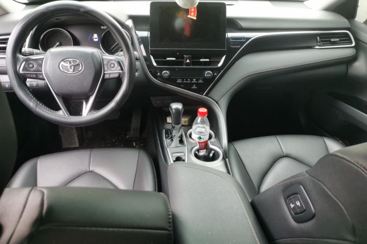Used Toyota Camry 2023 2.0G Luxury Edition Center Console