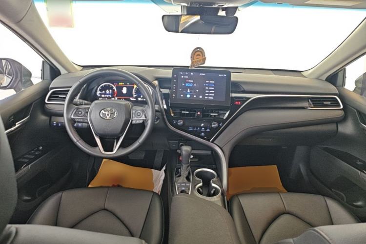 Used Toyota Camry 2023 2.5G Luxury Edition Center Console