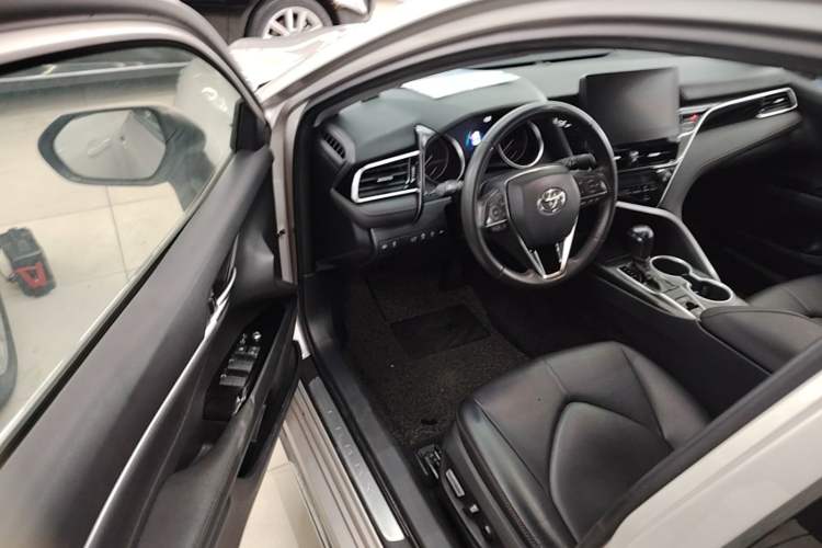 Used Toyota Camry 2023 2.0G Luxury Edition Driver Seat