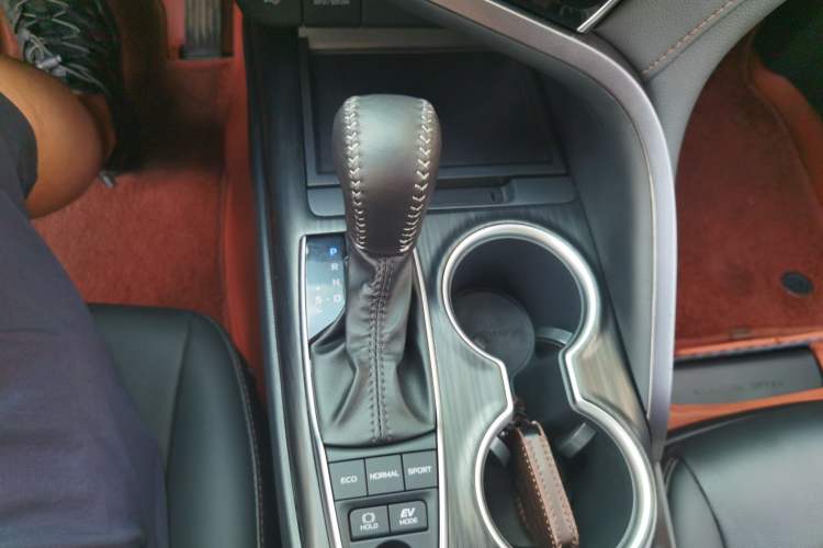 Used Toyota Camry 2023 Dual-Motor 2.5HG Luxury Edition Gear Lever