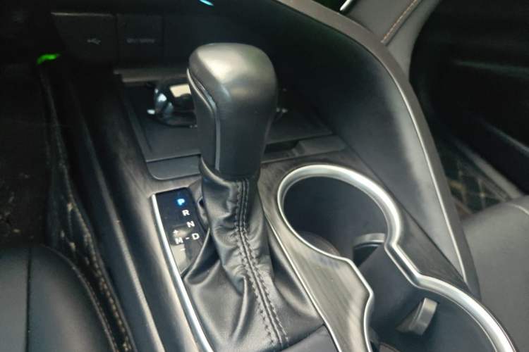Used Toyota Camry 2023 2.0G Luxury Edition Gear Lever