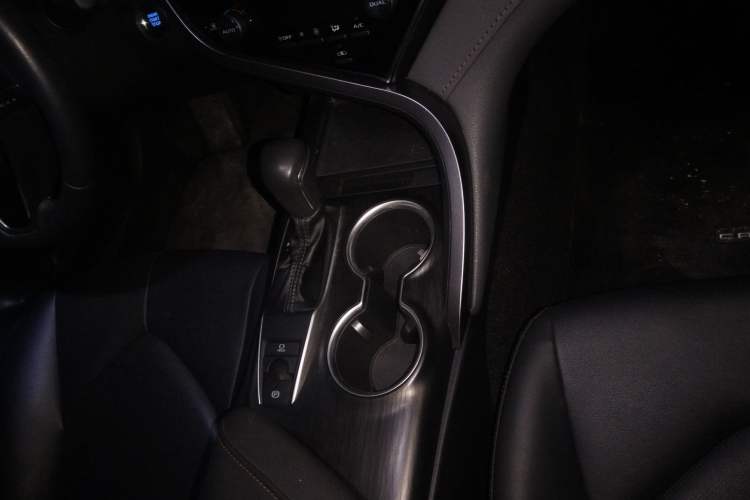 Used Toyota Camry 2023 2.0G Luxury Edition Gear Lever