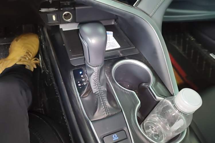 Used Toyota Camry 2023 2.0GVP Premier Edition Gear Lever