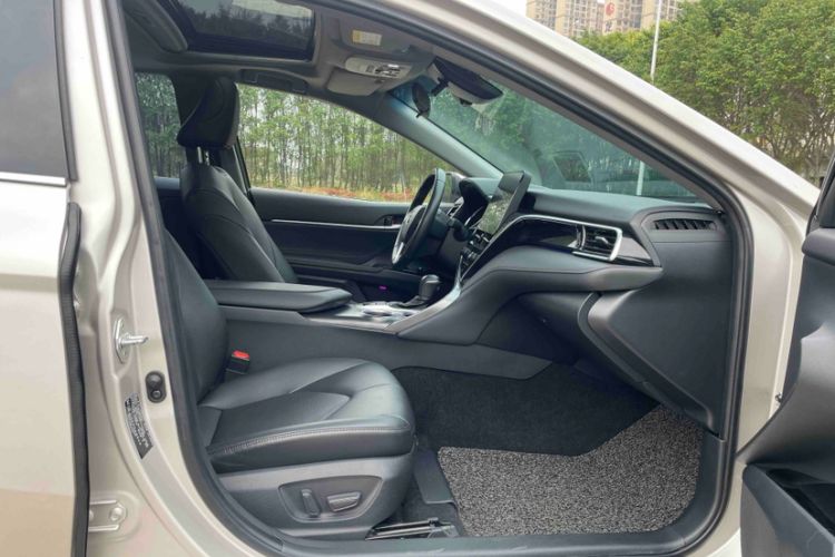 Used Toyota Camry 2023 2.0G Luxury Edition Interior 1