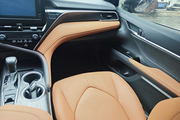 Used Toyota Camry 2023 2.0GVP Premier Edition Interior 4