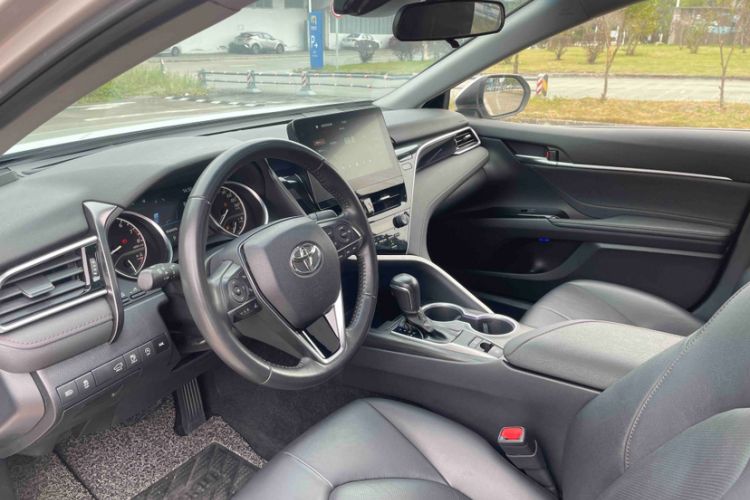 Used Toyota Camry 2023 2.0G Luxury Edition Interior 6