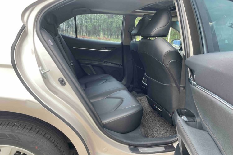 Used Toyota Camry 2023 2.0G Luxury Edition Interior 7