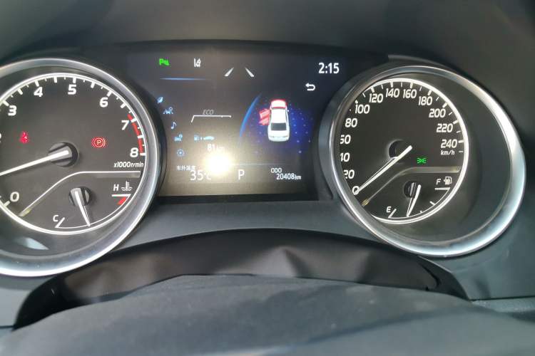 Used Toyota Camry 2023 2.0G Luxury Edition Odometer Close Up
